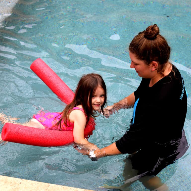 girl learning to swim in knoxville tn with instructor